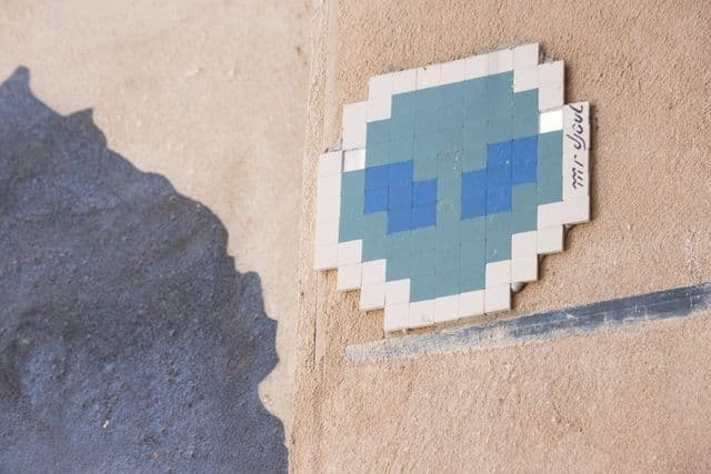 Mosaico de arte urbano en una fachada del Soho