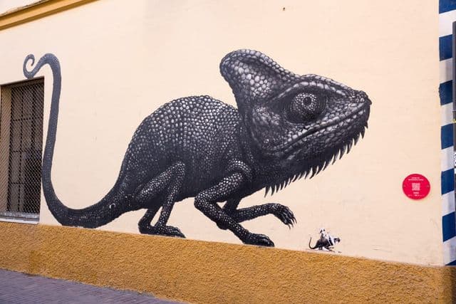 Mural de un camaleón en el barrio del Soho de Málaga